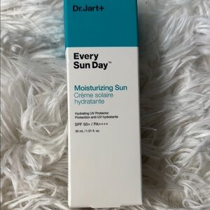 Every Sun Day Moisturizing Sun Cream - Blue and White